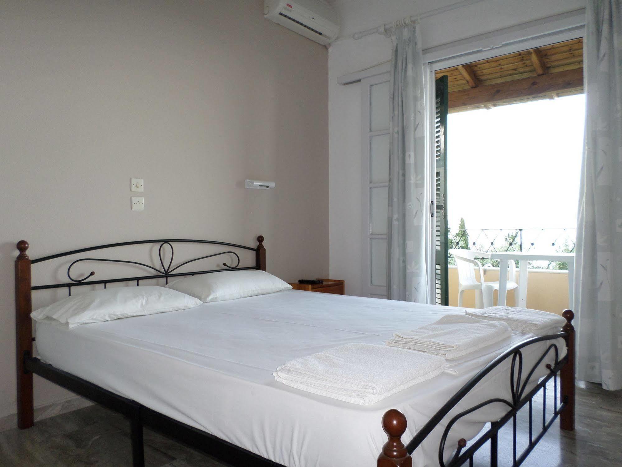 Rising Sun Apartments & Studios Benitses  Dış mekan fotoğraf